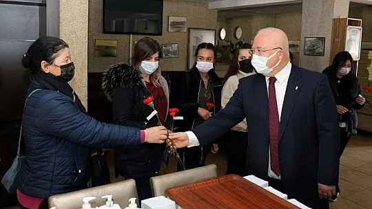 Başkan Gümüş'ten Dünya Kadınlar Günü kutlaması