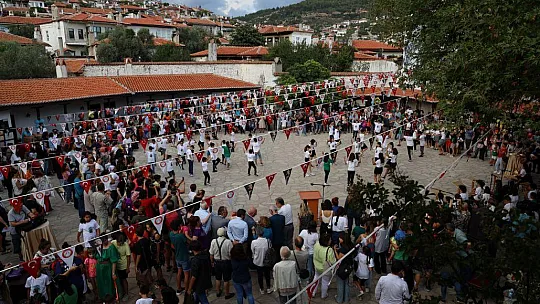 MİNİKLER HÜNERLERİNİ GÖSTERDİ