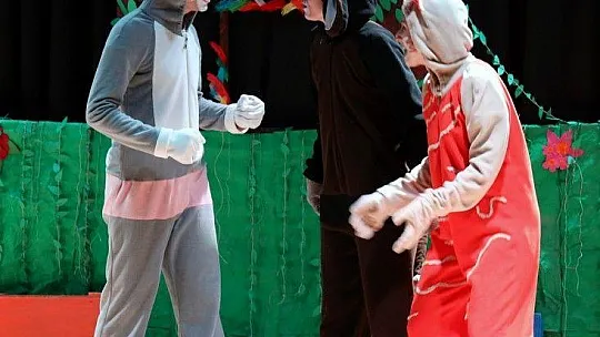 Menteşe Belediye Tiyatrosu Perdelerini Yatağanlı Çocuklar İçin Açtı