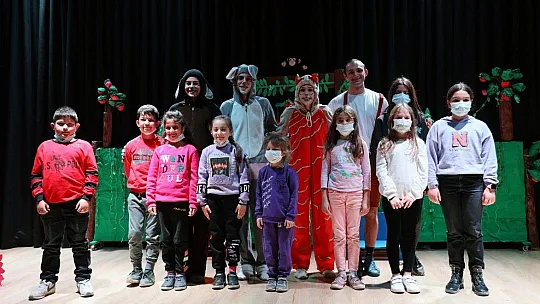 Menteşe Belediye Tiyatrosu Perdelerini Yatağanlı Çocuklar İçin Açtı
