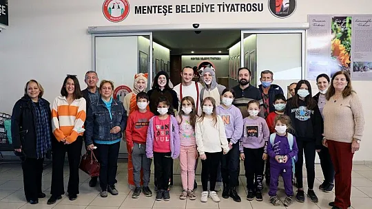 Menteşe Belediye Tiyatrosu Perdelerini Yatağanlı Çocuklar İçin Açtı