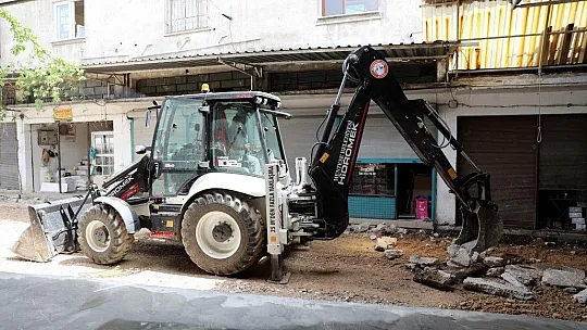 Pazaryeri zemin yenileme çalışmaları devam ediyor