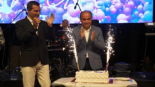 Başkan Akdenizli ve Rafet El Roman'a Doğum Günü Sürprizi