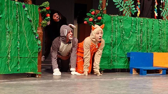 Bornovalı Çocuklar 'Tüylü ve Havhav'ın Maceraları' ile Güldü