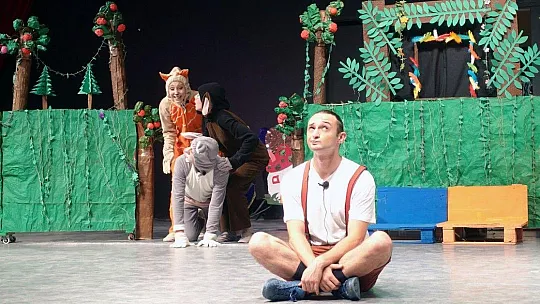 Bornovalı Çocuklar 'Tüylü ve Havhav'ın Maceraları' ile Güldü