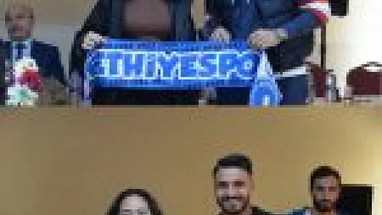 Fethiyespor'u Meşaleler ve Çiçeklerle Karşıladılar