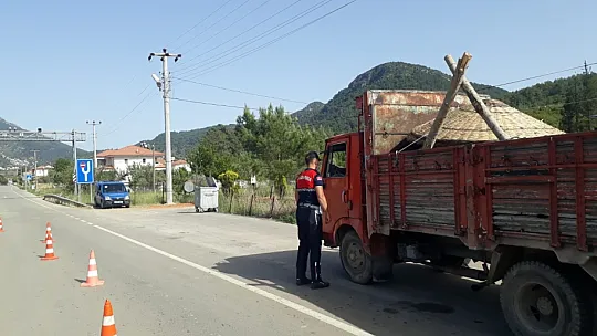 Vali Orhan Tavlı, Fethiye'de Yol Uygulama Noktalarını Ziyaret Ederek, Tedbirleri Yerinde Denetledi