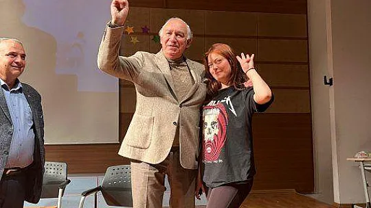 MİLLETVEKİLİ DEMİR FETHİYELİ GENÇLERLE BULUŞTU