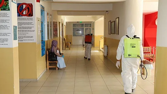 Seydikemer Belediyesi'nden sınav öncesi okullara dezenfeksiyon