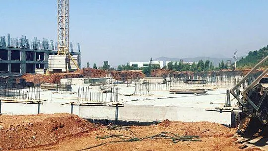 Yurt inşaatında incelemelerde bulundular