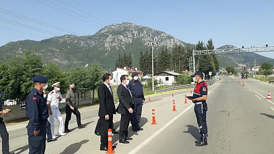 Vali Orhan Tavlı, Fethiye'de Yol Uygulama Noktalarını Ziyaret Ederek, Tedbirleri Yerinde Denetledi