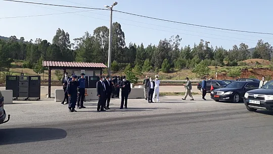 Vali Orhan Tavlı, Fethiye'de Yol Uygulama Noktalarını Ziyaret Ederek, Tedbirleri Yerinde Denetledi