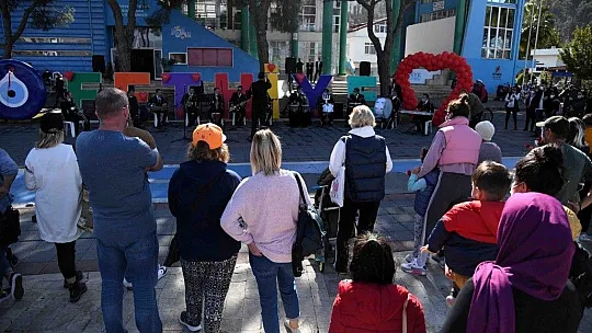 14 Şubat Sevgililer Günü Fethiye'de şarkılarla kutlandı