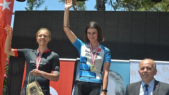 15 Temmuz Bisiklet Turnuvasında şampiyonlar madalyalarını aldı