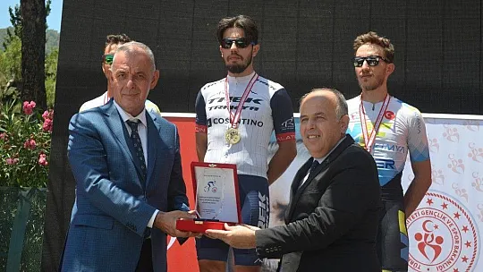 15 Temmuz Bisiklet Turnuvasında şampiyonlar madalyalarını aldı