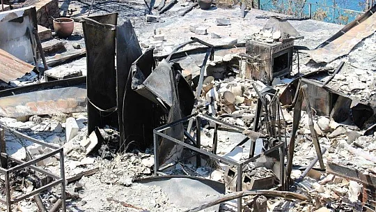 17 yıllık anıları yangınla birlikte küle döndü