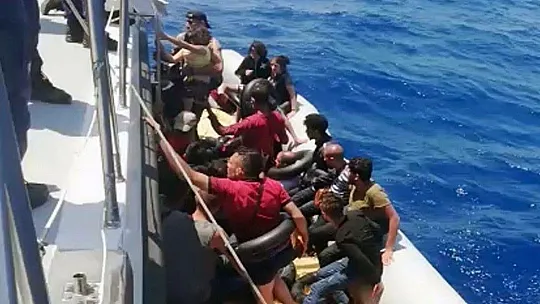 19 düzensiz göçmen kurtarıldı