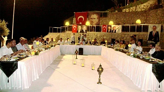 YÖNETİM KURULU ÜYELERİ TANIŞMA YEMEĞİNDE BULUŞTU