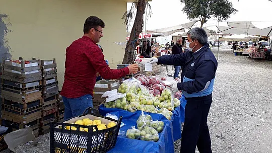 Seydikemer Belediyesinden Pazarcılara Maske Desteği