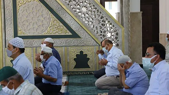 Gerişburnu Şehitler Camii'nde ilk cuma namazı kılındı