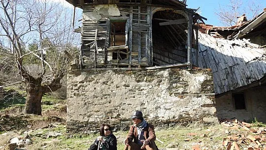 2 asırlık köy, koyunlara kaldı