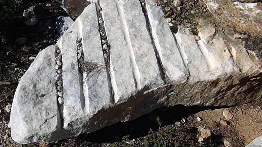 2 BİN 500 YILIK MERMER OCAKLARI BULUNDU