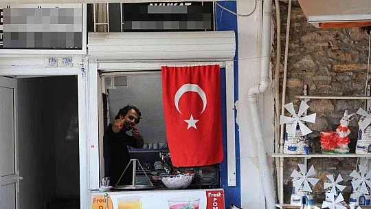 2 bin Türk Bayrağı dağıtıldı