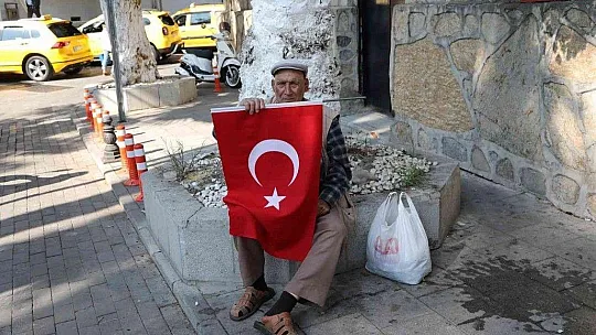 2 bin Türk Bayrağı dağıtıldı