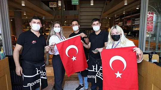 2 bin Türk Bayrağı dağıtıldı