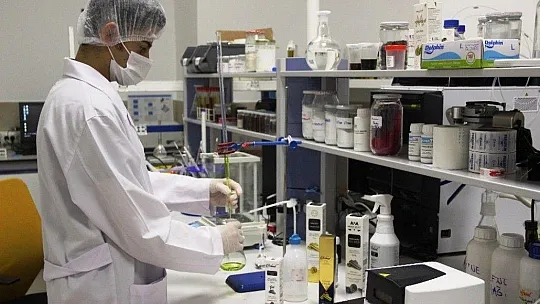 2 damlası 8 saat koruyor, ciltte zarar vermiyor Korona virüse siper oluyor