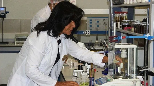 2 damlası 8 saat koruyor, ciltte zarar vermiyor Korona virüse siper oluyor