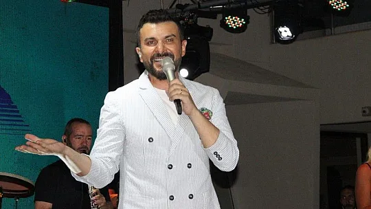 2 yıldır sahneye çıkmayan Gökhan Tepe sanat hayatının 25'inci yılını kutladı