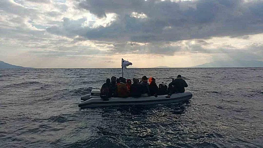 20 DÜZENSİZ GÖÇMEN KURTARILDI, 48'İ YAKALANDI
