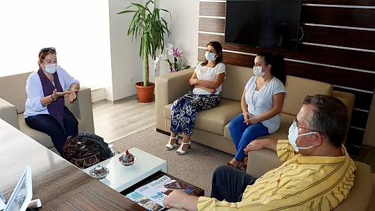 KÜLTÜR VE TURİZM BAKANLIĞI SANATÇISINDAN FTSO'YA TEBRİK ZİYARETİ