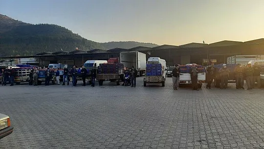 Çiftçiler lokma döktürdü
