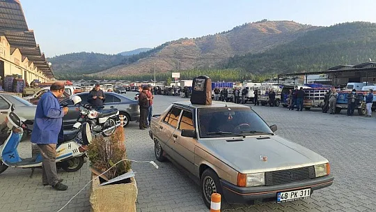 Çiftçiler lokma döktürdü