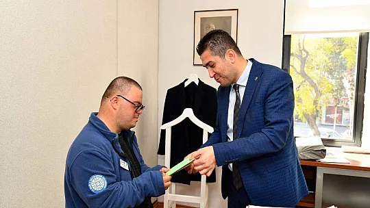 Makamını, Down Sendromlu Niyazi'ye bıraktı