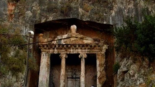 Aminthas Kaya Mezarları 