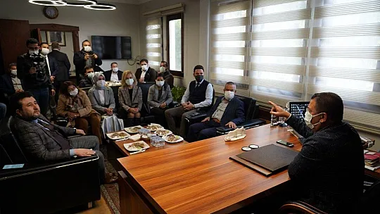 Akp İlçe Yönetiminden Başkan Tokat'a ziyaret