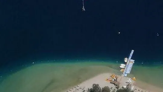 23 Nisan'da 1200 metre yükseklikte Türk bayrağı açtılar