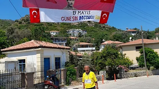 23 Nisan'da mahalleyi bayraklarla donatmıştı, 19 Mayıs için de hazırlık yaptı