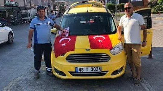 2 BİN 500 TÜRK BAYRAĞI DAĞITILDI