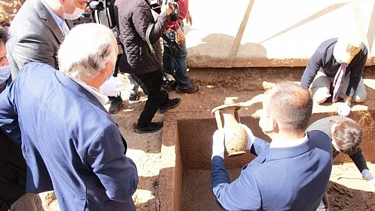 2400 yıl sonra lahit mezar gün yüzüne çıktı