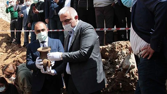 2400 yıl sonra lahit mezar gün yüzüne çıktı