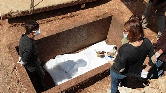 2400 yıl sonra lahit mezar gün yüzüne çıktı