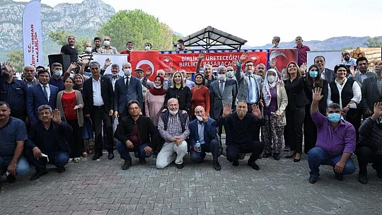 Köyceğiz'de 658 arıcıya 82 ton arı yemi dağıtıldı