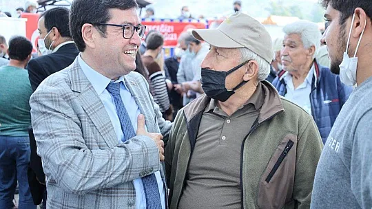 Köyceğiz'de 658 arıcıya 82 ton arı yemi dağıtıldı