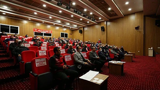 Çilek Üreticileri Bir Araya Geldi