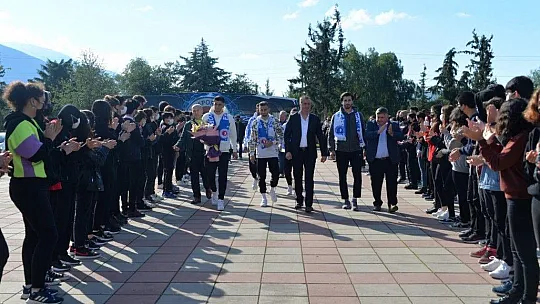 Fethiyespor'dan Ömer Özyer Anadolu Öğretmen Lisesi'ne Ziyaret