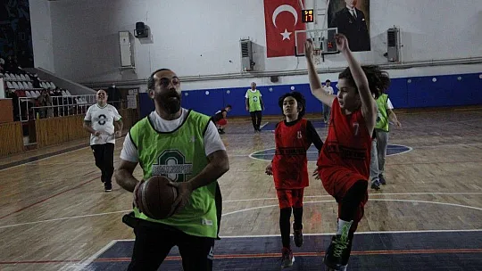Babalar ve oğulları mücadele etti